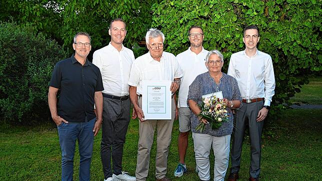 Freude über Ehrungen (von links): Bernd Baldischwieler, Felix Schreiner, Karl Stärk (Ehrenmitglied), Fritz Schreiner, Elke Grimm (25 ...
