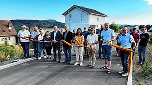 Das neue Baugebiet „Hau II“ in Binzgen wird mit einem kleinen Festakt seiner Bestimmung übergeben. Beim feierlichen Anlass dabei sind ...