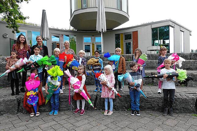 Bodensee-Schule St. Martin, Friedrichshafen: Die Erstklässler der Klasse Fu7b mit Klassenlehrerin Manuela Lutz sowie Melissa Puente und ...