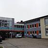 Im Sitzungssaal des Rathauses (links) diskutiert der Gemeinderat über die besten Lösungen, dabei sollte es respektvoll zugehen.