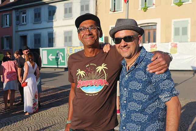 Echte Experten: Mexx (links) spielt selbst in einer Reggae-Band, mit der er im Ruhrpott unterwegs ist. Er besuchte seinen Kumpel Pablo ...
