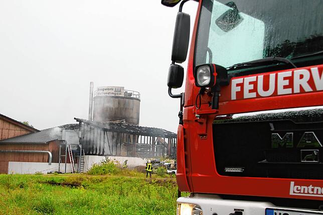 Bild 10: Brandnacht in Wolterdingen: Die Bilder vom Feuerwehreinsatz und dem Vormittag danach