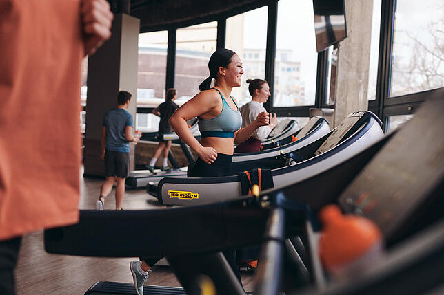 Im Fitness-Center wird viel Energie verbraucht und zugleich gewonnen. Es gibt Gerätehersteller und Studios, die die menschliche Energie ...