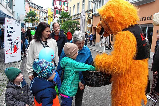 Aktionen gab es allerorten wie hier mit der Tanzschule Sieber.