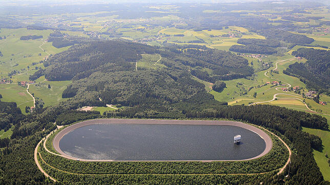 Vor 25 Jahren mussten eine Frau und ihr Hund aus dem Hornbergbecken in der Gemeinde Herrischried gerettet werden. Bild: Schluchseewerk AG