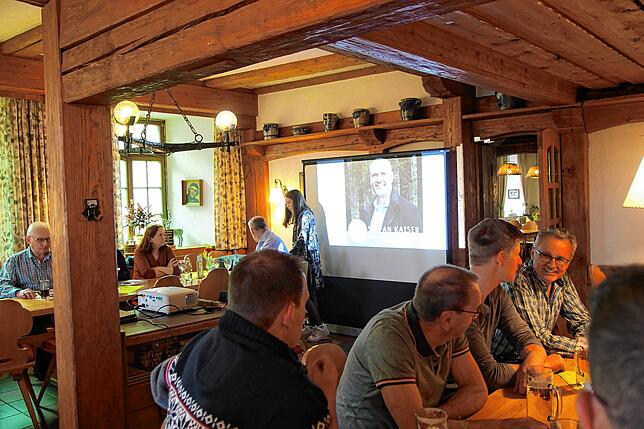 Blick in die Wahlveranstaltung im Birndorfer Gasthaus &bdquo;Hirschen&ldquo;.