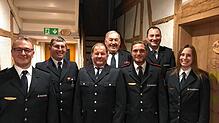 Abteilungskommandant Adelbert Fricker (von links) freut sich mit den Geehrten und Gewählten Werner Keimer, Helmut Kaltenbach, Franz ...