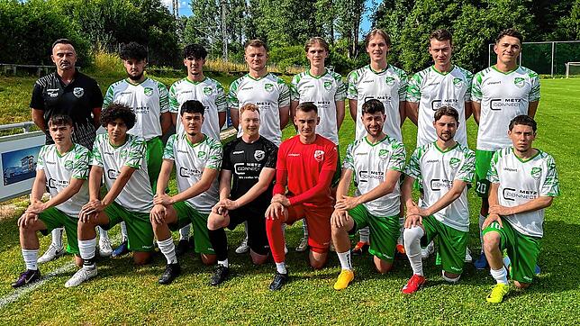 Die Donaueschinger Neuzugänge (hinten, von links): Christian Leda (Trainer), Marcel Riedel Mendes, Darius Boanca, Joshua Zimmermann, ...