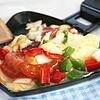 Teflon-Pfännchen gehören zum Raclette dazu. Für Papageien sind Teflon-Dämpfe aber tödlich.