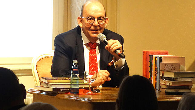 Dem Literaturkritiker Denis Scheck war der Spaß an der Sache bei seinen Literaturempfehlungen im Schloss wichtig. Bild: Andreas Mahler