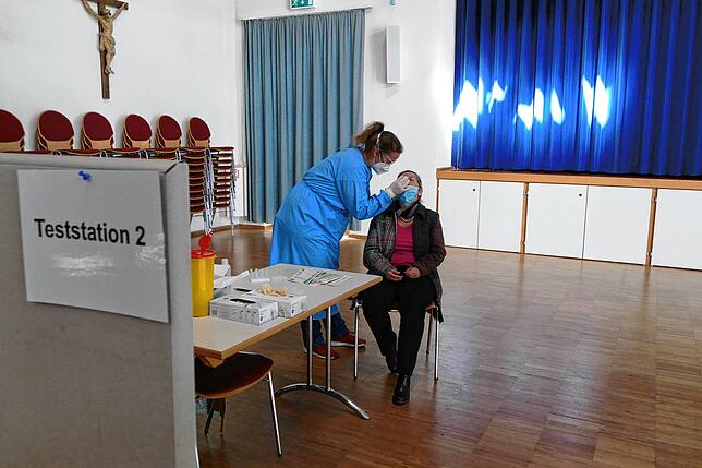 Bürgermeisterin Stöcker wird getestet.