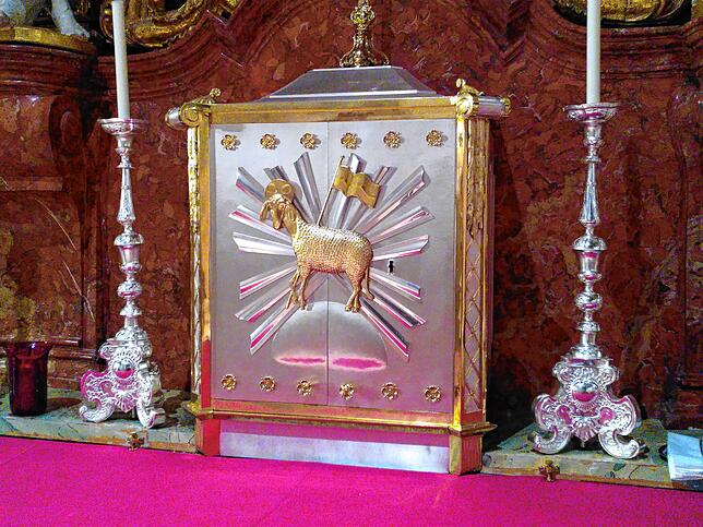 Darstellung des Lamms Gottes in der Klosterkirche in Beuron.