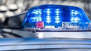 Die Ursache für den Unfall im Rems-Murr-Kreis ist laut Polizei noch völlig unklar. (Symbolbild)