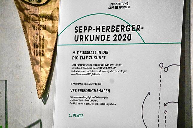 Die Sepp-Herberger-Urkunde für den VfB hat das Bundeskanzleramt wohl auf den Verein aufmerksam gemacht.