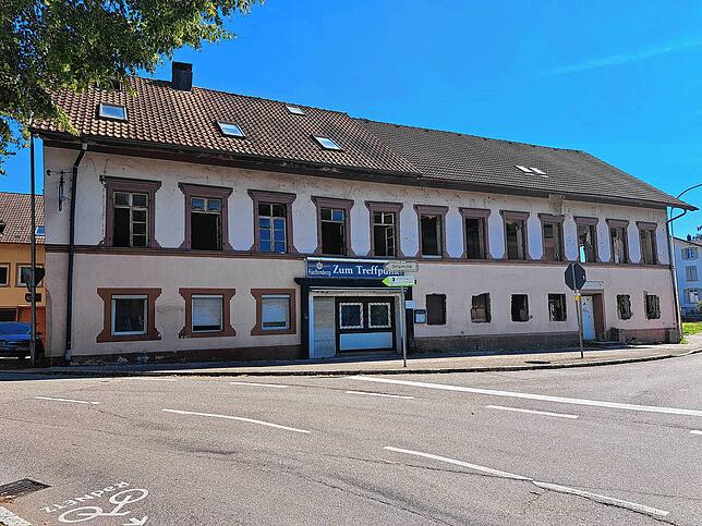 Bild 2: Brennet: Das Gasthaus "Kreuz" vor und nach dem Abriss