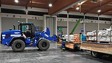 Die Messehalle A2 wurde zum zentralen Sandsacklager zur Eindämmung der Fluten im Bodenseekreis umfunktioniert.