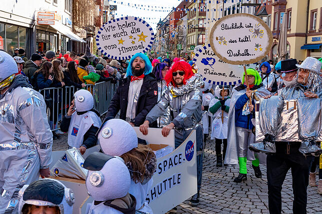 Bild 13: Bilder vom großen Kinderumzug in VS-Villingen am Schmotzigen &ndash; Teil 3