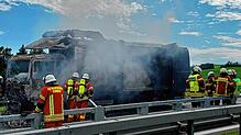 Auf der Autobahn 81 ist ein Müllfahrzeug in Brand geraten. Die Feuerwehren aus Engen und Geisingen haben das Feuer gelöscht.