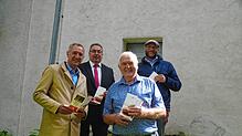 Zum wiederholten Mal blickt man in Brigachtal auf ein spannendes kulturelles Programm. Bürgermeister Schmitt, Norbert Storz von der ...