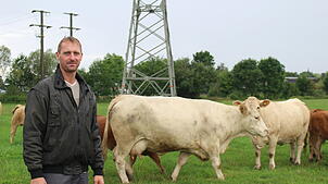 Patrick Bossert, Landwirtschaftsmeister, wollte eigentlich nur einen Wolfsschutzzaun beantragen. Doch die überbordende Bürokratie stört ...