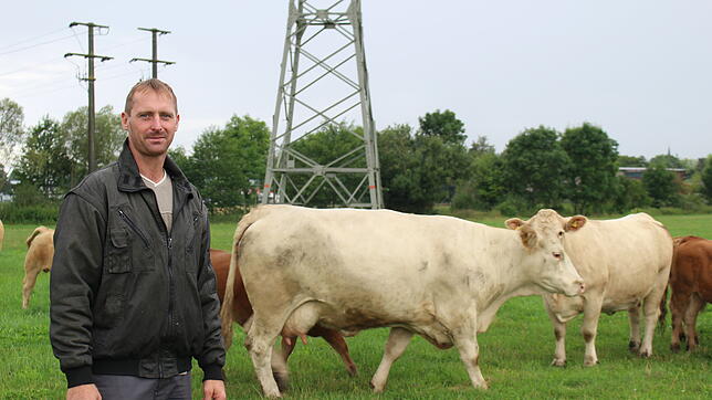 Patrick Bossert, Landwirtschaftsmeister, wollte eigentlich nur einen Wolfsschutzzaun beantragen. Doch die überbordende Bürokratie stört ...