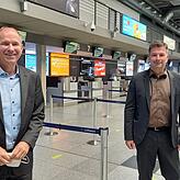 Freuen sich darüber, dass das Insolvenzverfahren nun bald abgeschlossen ist: Flughafen-Geschäftsführer Claus-Dieter Wehr und ...