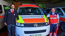 Alexander Harter (links) und Vedat Simsek sind hauptamtlich beim Rotkreuz-Kreisverband Villingen-Schwenningen. In ihrer Feizeit retten ...
