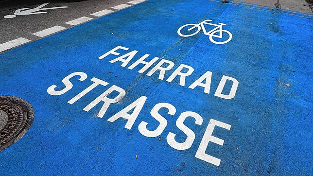 (Archivbild) An der Kreuzung Tägermoosstraße/Schützenstraße übersieht am Donnerstag, 20. Juni, ein Autofahrer einen Radler, der dort ...