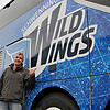 Seit vielen Jahren fährt die Firma Petrolli die Schwenninger Wild Wings zu Auswärtsspielen. So viel Komfort wie im neuen Mannschaftsbus ...