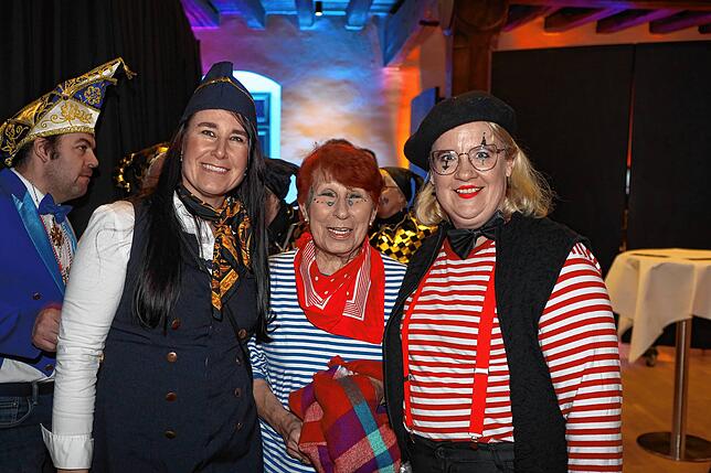 Bild 30: Narren und Mäschgerle strömen ins Konzil &ndash; Sie alle sind bei der SWR-Fernsehfasnacht dabei