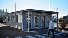 Der Zollcontainer im Laufenpark. In einem ähnlichen provisorischen Gebäude will die Deutsche Post vorübergehend eine Filiale einrichten. ...