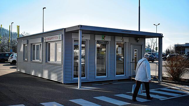 Der Zollcontainer im Laufenpark. In einem ähnlichen provisorischen Gebäude will die Deutsche Post vorübergehend eine Filiale einrichten. ...