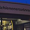 Während der Elektrifizierung der Südbahn ein in der Region inzwischen bekannter Anblick: Schienenersatzverkehr-Busse. (Archivbild)