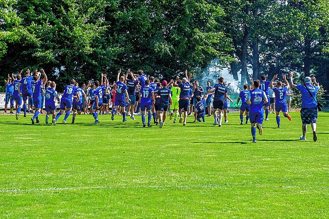 Bild 36: FC Weizen bleibt nach 2:0-Sieg beim FC Huttingen in der Kreisliga A &ndash; und wir haben Bilder