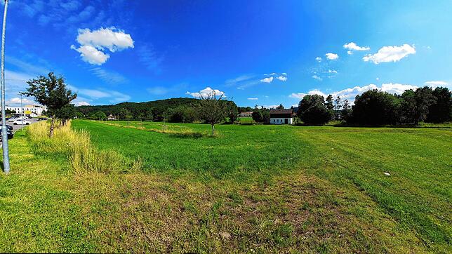 In diesem Bereich zwischen Dillstraße und der Straße &bdquo;Am Osterholz&ldquo; (im Hintergrund) soll der Teil des Aachparks mit dem ...