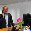 Bürgermeister Stefan Keil hat sich gut in sein neues Amt eingewöhnt. Viele Bürger rufen an, um ein Anliegen vorzubringen. Seit Juli hat ...