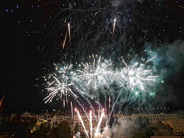 Bild 40: Basel lässt es krachen! Die schönsten Bilder des Feuerwerks am Rhein