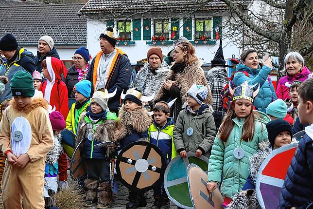 Bild 11: Unvergessliche Momente: Der Kinderumzug und Rathaussturm in Unterkirnach – Bilder des Narrensamens!
