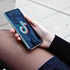 Mit der Videoplattform TikTok kann man sehr viel Zeit verbringen. Millionen von Jugendlichen haben sie auf ihren Handys installiert.