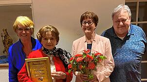 Der Vorstand (v. l.): Christina Berensdorff (Schriftführerin), Henrike Lopatka (Stellvertreterin), Bettina Martinie (Vorsitzende), ...
