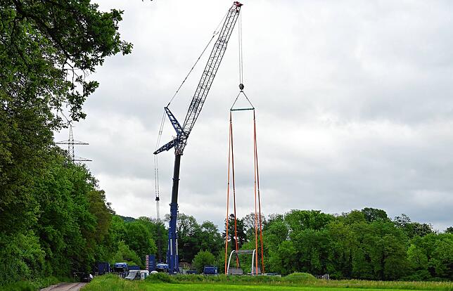 Bild 32: Brückenbau mit Nervenkitzel: Der Einbau der Neuwiesenbrücke für die Pendlerradroute P2