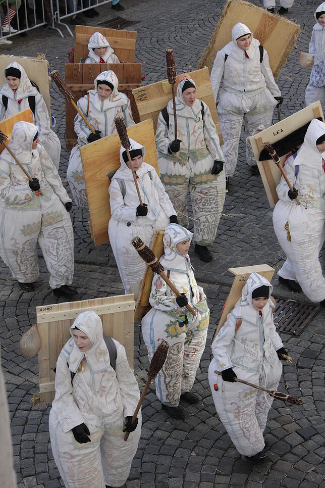 Bild 31: Bilder vom großen Kinderumzug von oben – Teil 1