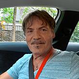 Für Heinrich Lutz von der Fahrschule „Endlich 18!“ sind die momentanen Wartezeiten bei Führerscheinanträgen unerklärlich. Er ...