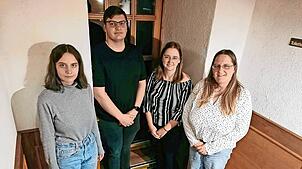 Bei der Generalversammlung wiedergewählt werden (von links): Kassiererin Emy Schuler, Kassenprüfer Pascal Straub, Vorsitzende Mirjam ...