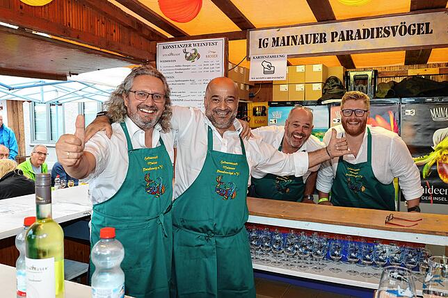 Bild 21: Beim Konstanzer Weinfest 2025 steigt schon am Eröffnungsabend die Stimmung - Die schönsten Bilder