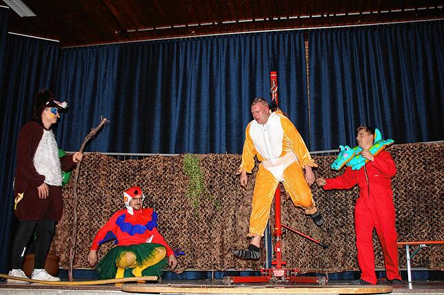 Bild 8: Bunter Abend in Orsingen: Alle Bilder der Fasnacht 2025