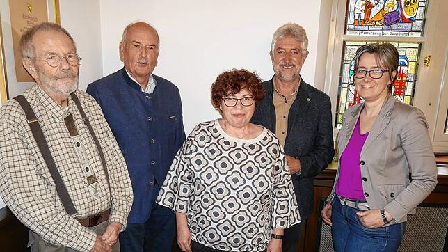 Aus dem Kulturausschuss verabschiedet wurde Hans Loritz (links). Erneut verpflichtet wurde Ulrich Delhey und neu verpflichtet wurden ...