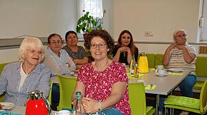 Beim Frauen-Kultur-Frühstück entstehen gute Gespräche. Foto: Petra Wunderle