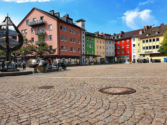 So sieht der Adenauerplatz heute noch aus. (Archiv)