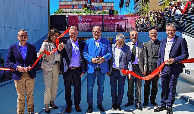 Auch die Parkgarage Stadtmitte ist jetzt freigegeben. Von links Landrat Sven Hinterseh, SPD-Bundestagsabgeordnete Derya Türk-Nachbaur, ...